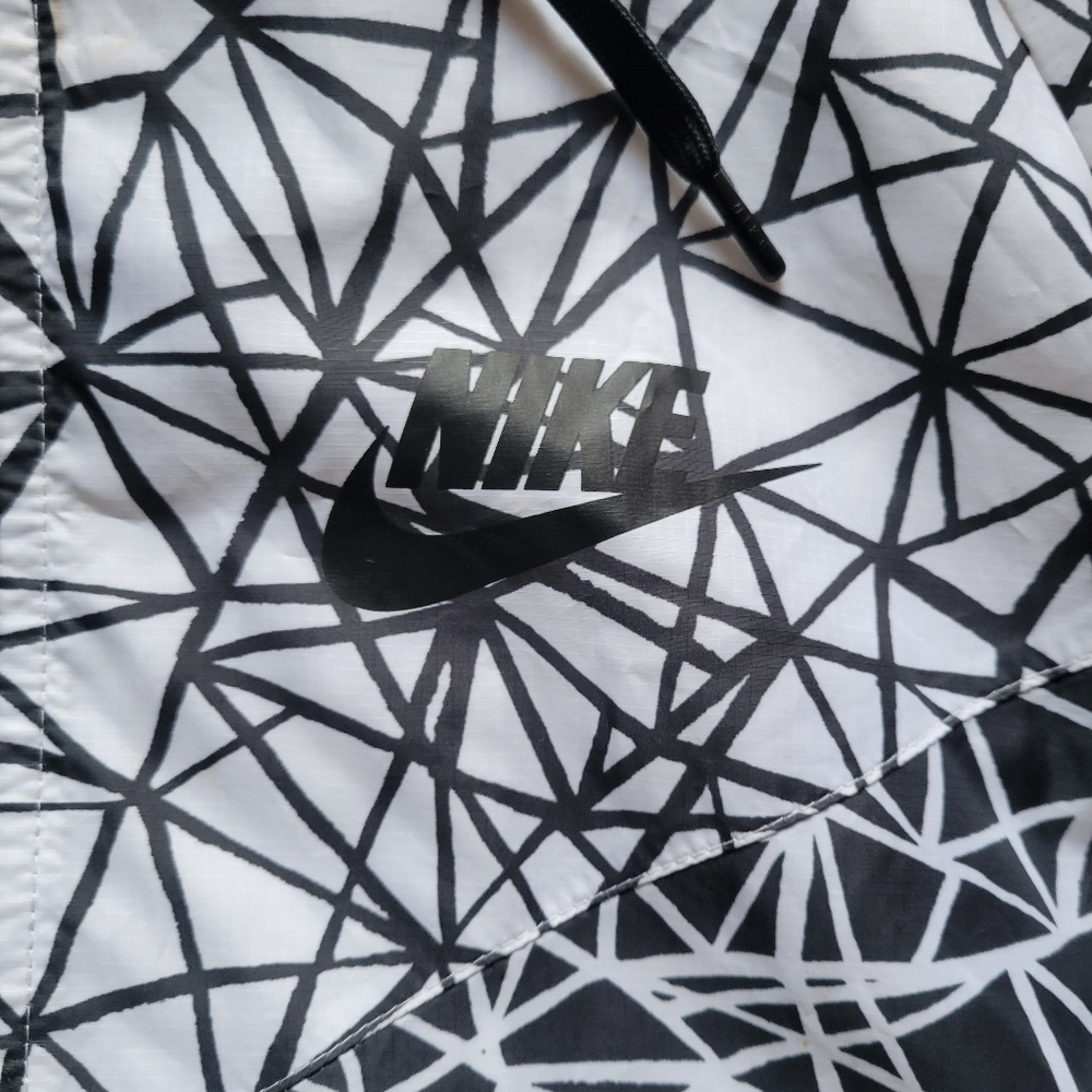 NIKE - Picture 2 of 4
